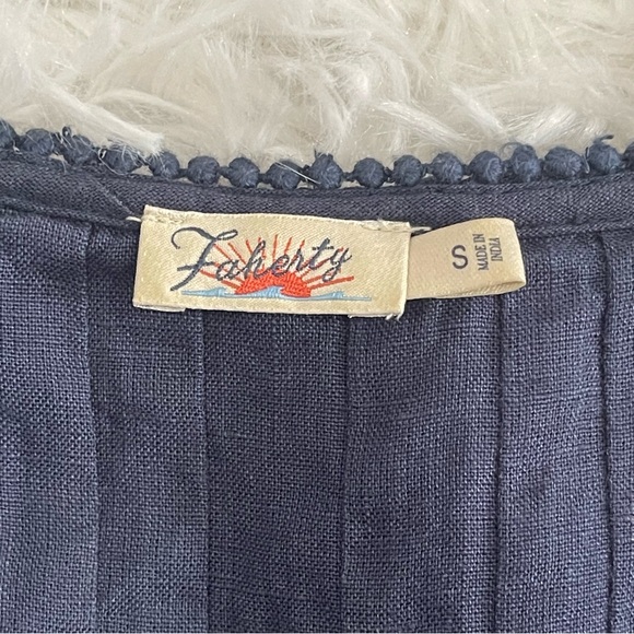FAHERTY Womens Yosepha Linen Top size Small Navy V Neck Frayed Hem Beach Coastal - Picture 3 of 7